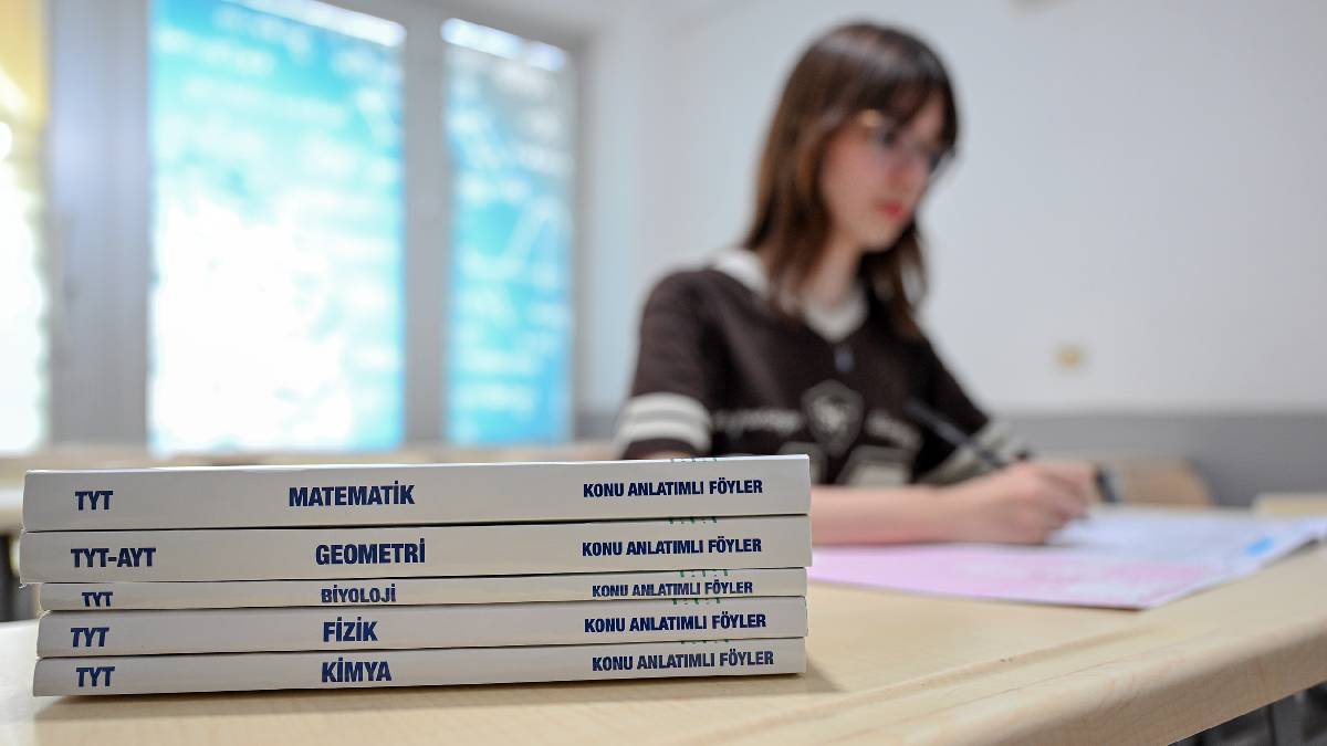 Mersin Büyükşehirin kurs merkezleri başarının kapısını araladı: Hatice Kübra Sezer önce liseyi ardından üniversiteyi kazandı