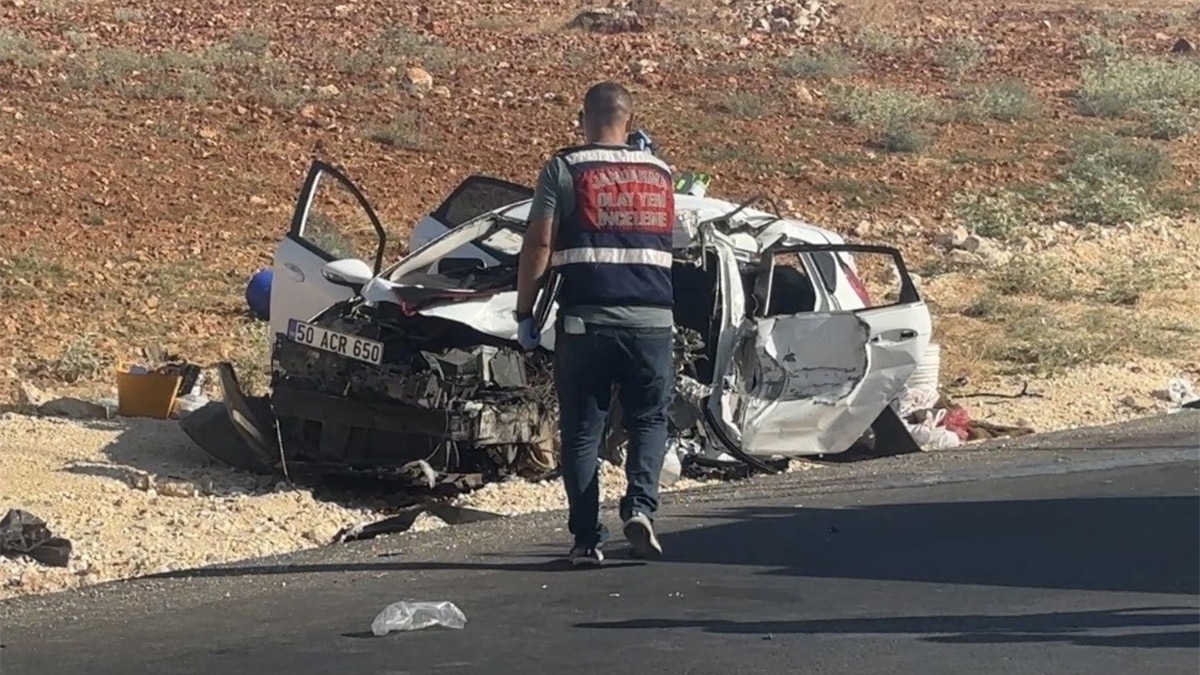 Gaziantep’te 2 araç kafa kafaya çarpıştı: Ölü ve yaralılar var