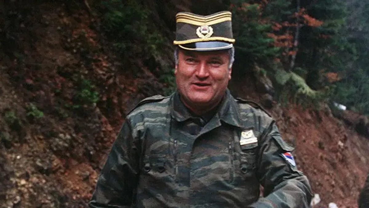 Srebrenitsa'nın kanlı mimarı Lahey'de öldü! "Bosna Kasabı" Ratko Mladiç kimdir, neden yargılandı?