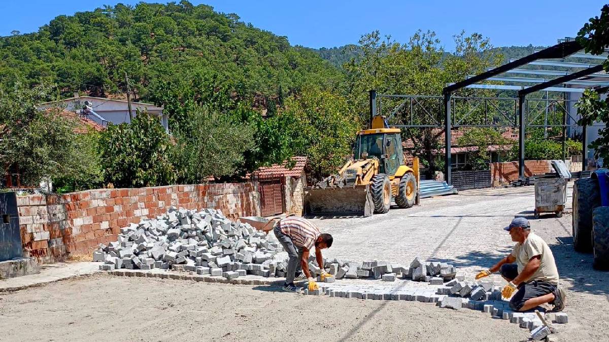 Burhaniye’nin kırsal mahallelerinde çalışmalar sürüyor