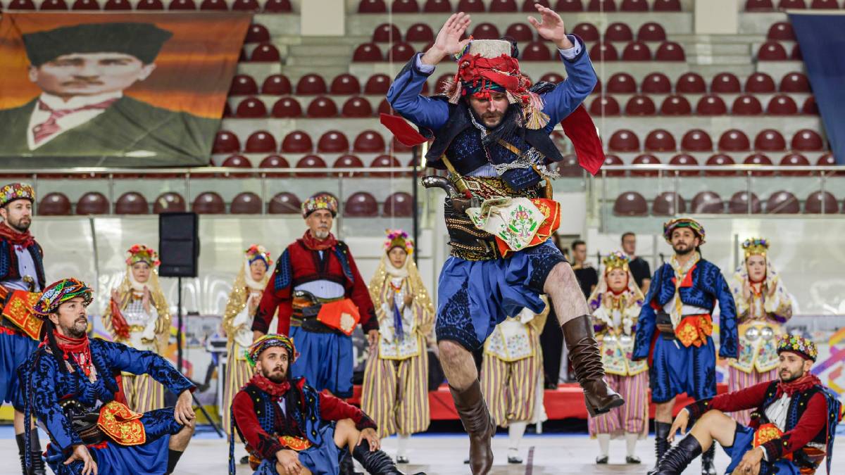 Büyükşehir’in Balkan dansları kursunda coşkulu final