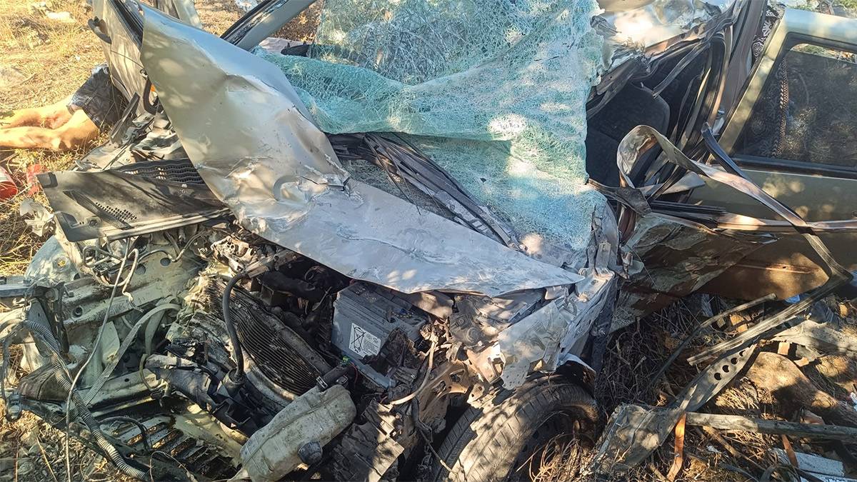İzmir’de feci kaza: Otobüs ile otomobil çarpıştı: 2 kişi öldü