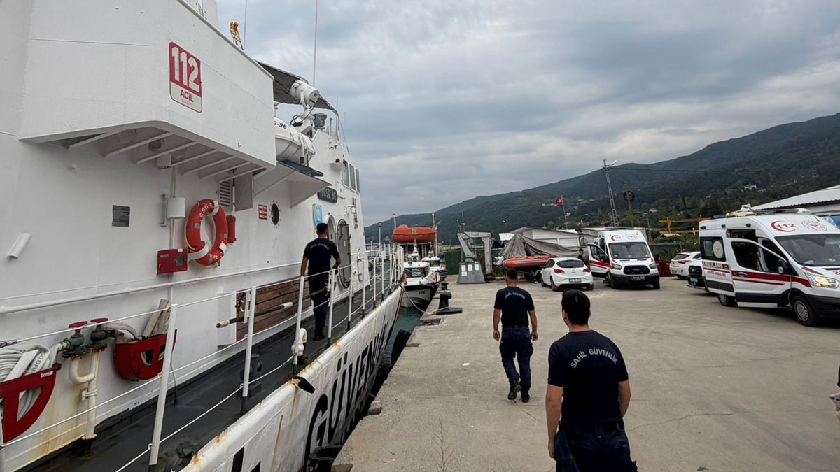 Karadeniz’de ticari gemi su aldı: 13 kişi tahliye edildi