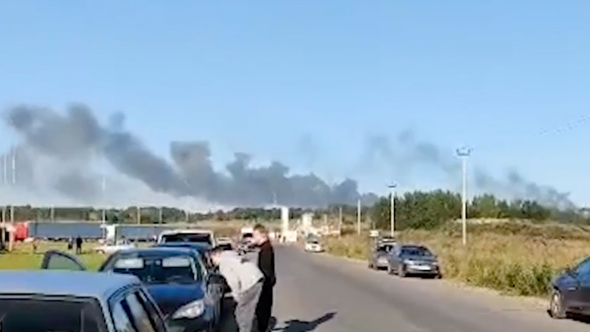 Ukrayna, cephe hattından 1000 kilometre uzaktaki Rus rafinerisini vurdu