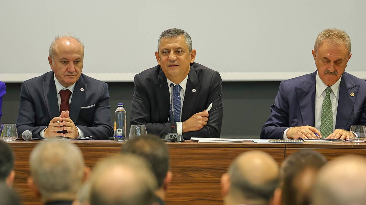 Özgür Özel, sanayici iş insanlarıyla bir araya geldi