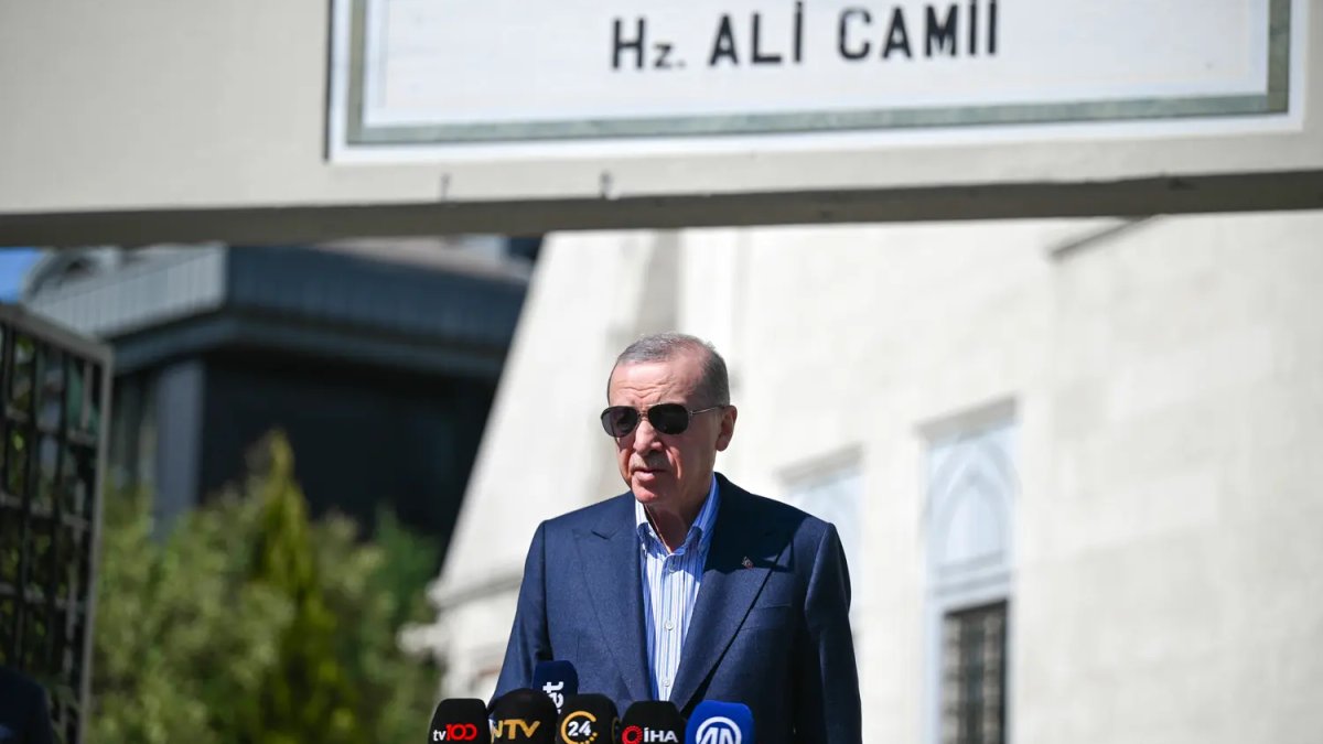 Erdoğan cuma namazını Hz. Ali Camisi'nde kıldı