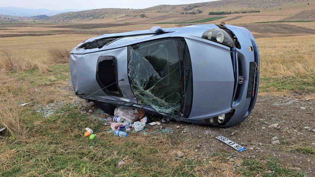 Samsun’da otomobil şarampole devrildi: 1’i bebek 3 yaralı