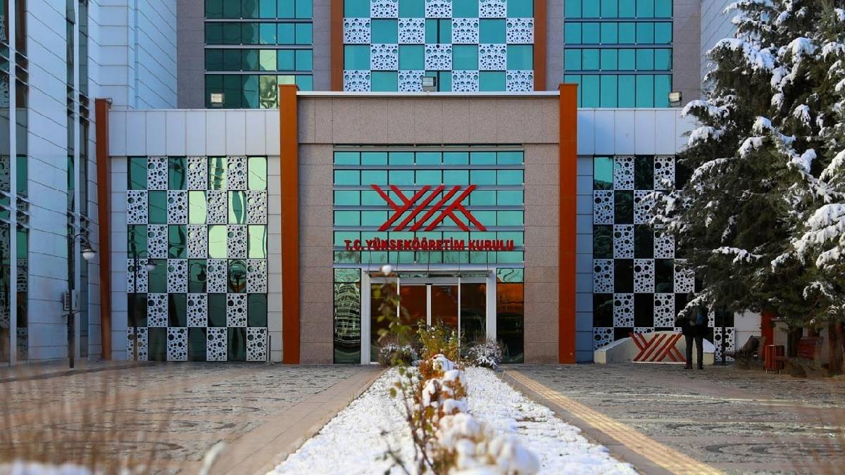 YÖK’ten vakıf üniversitelerine ücret uyarısı: Artış yüzde 25’i geçemeyecek