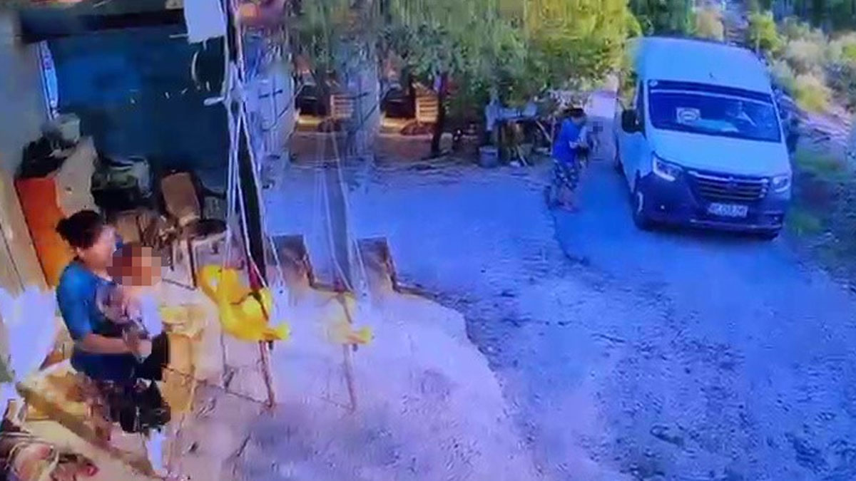 Geri manevra faciayla bitti: Baba 1,5 yaşındaki oğluna çarptı