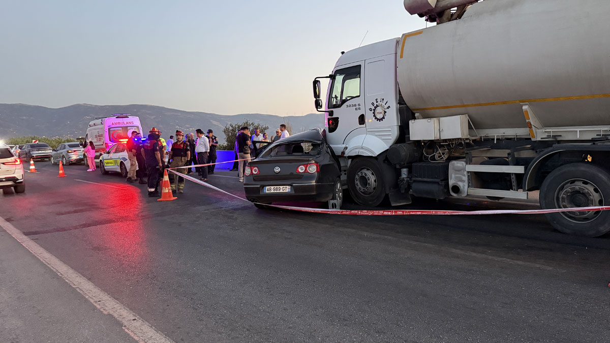 İzmir’de feci kaza: Tankerin çarptığı otomobildeki çift hayatını kaybetti