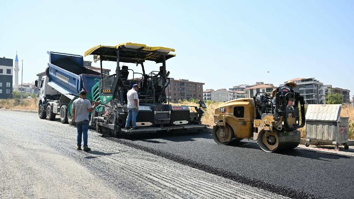 Turgutlu'da 4 bin ton sıcak asfalt serimi yapılıyor