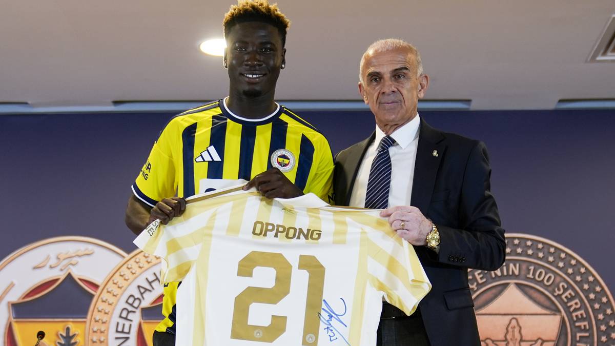 Fenerbahçe Oppong ile sözleşme imzaladı