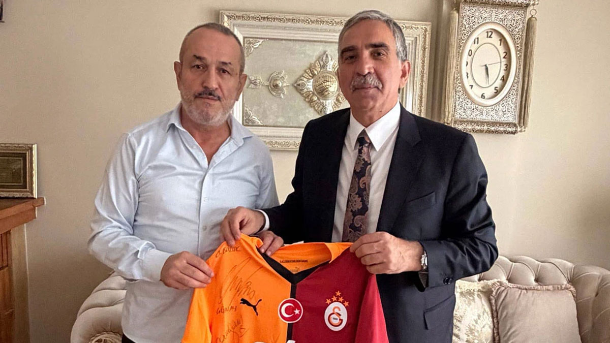 MHP’den ev hapsindeki ultrAslan lideri Sebahattin Şirin’e ziyaret: “Devletimiz her daim yanınızda”