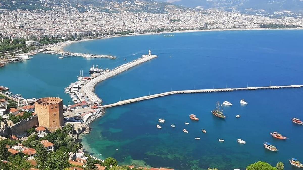 Alanya’da çocuklu ailelerin favorisi! İsmini Selçuklu sultanından alan mavi bayraklı cennet