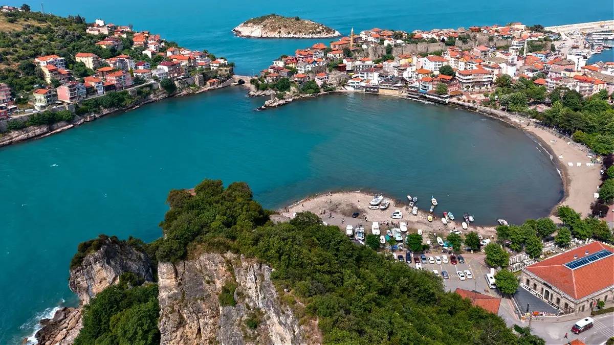 6.000 kişi yaşayan ilçeye gelen sayısı akıl almaz! 8 ayda nüfusunun 151 katı turist akın etti