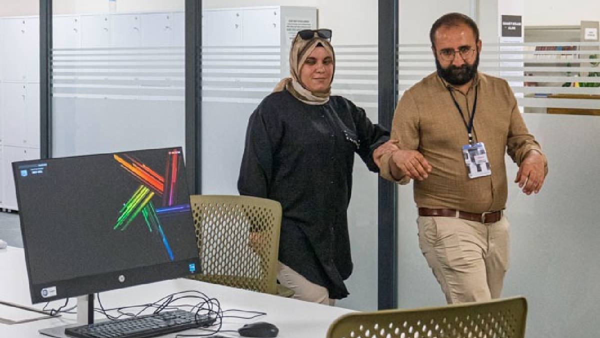 Hasan Âli Yücel Kütüphanesi’nde erişilebilir okuma dönemi: Büyükşehirden engelli bireyler için Braille yazıcı ve kitap desteği