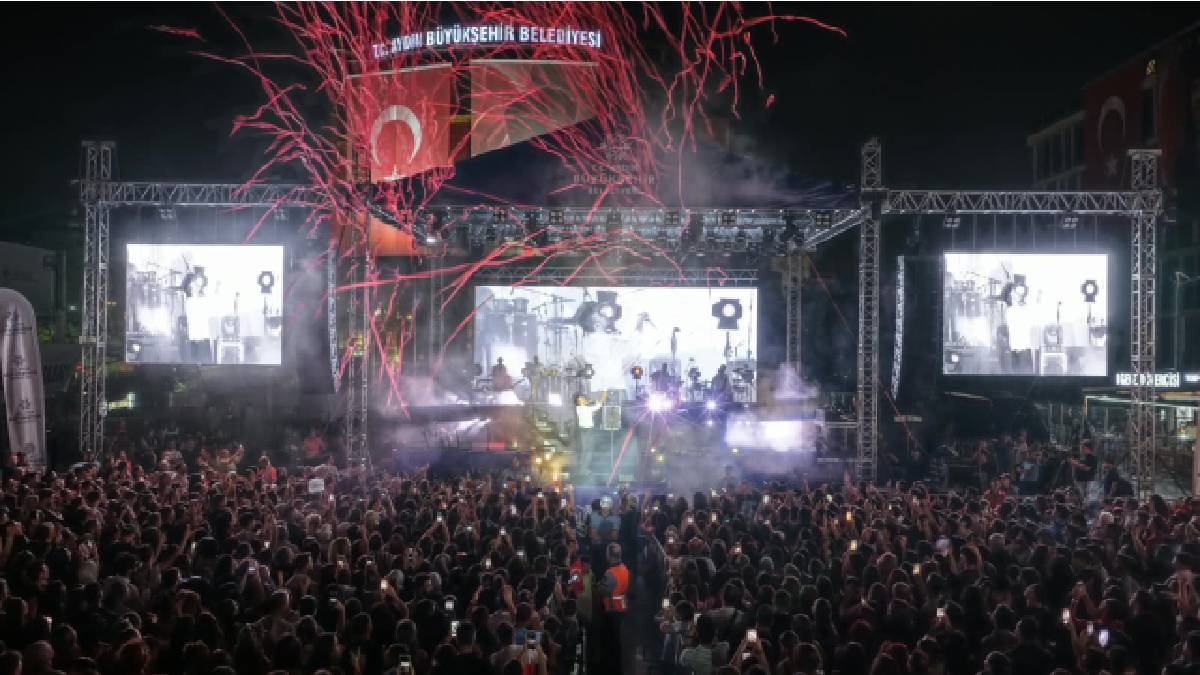 Büyükşehir, Aydınlıları 30 Ağustos Zafer Bayramı’nda unutulmaz kutlamalarla buluşturdu
