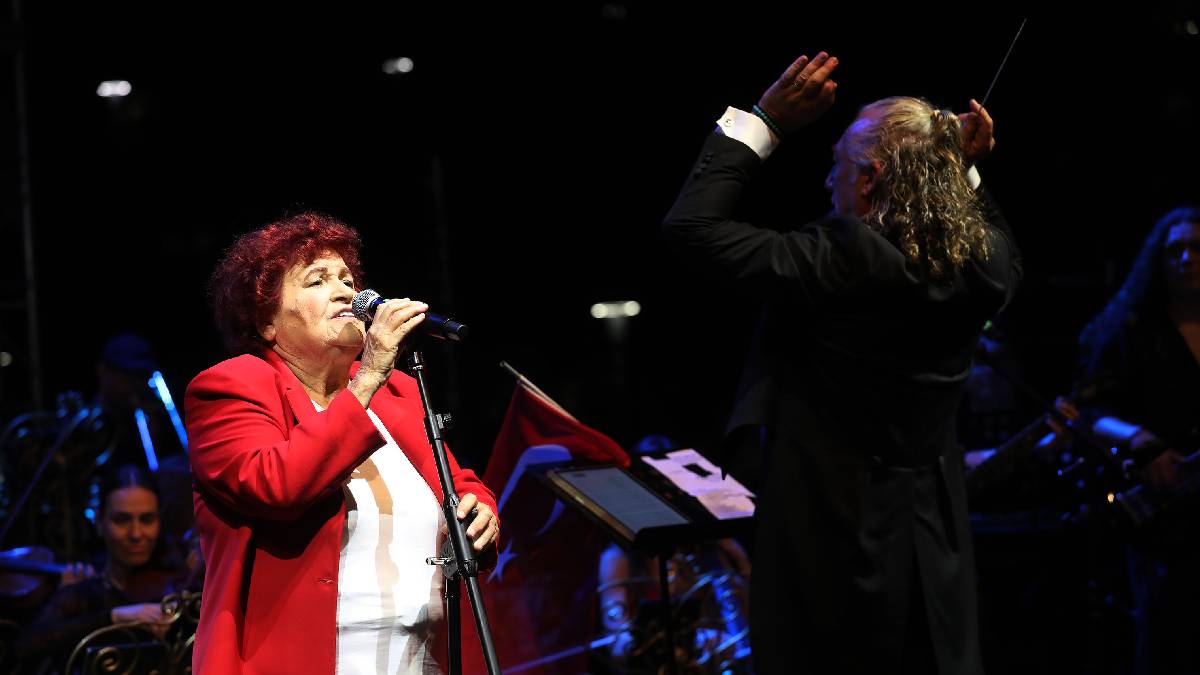 Zafer Bayramı’nda unutulmaz Selda Bağcan konseri