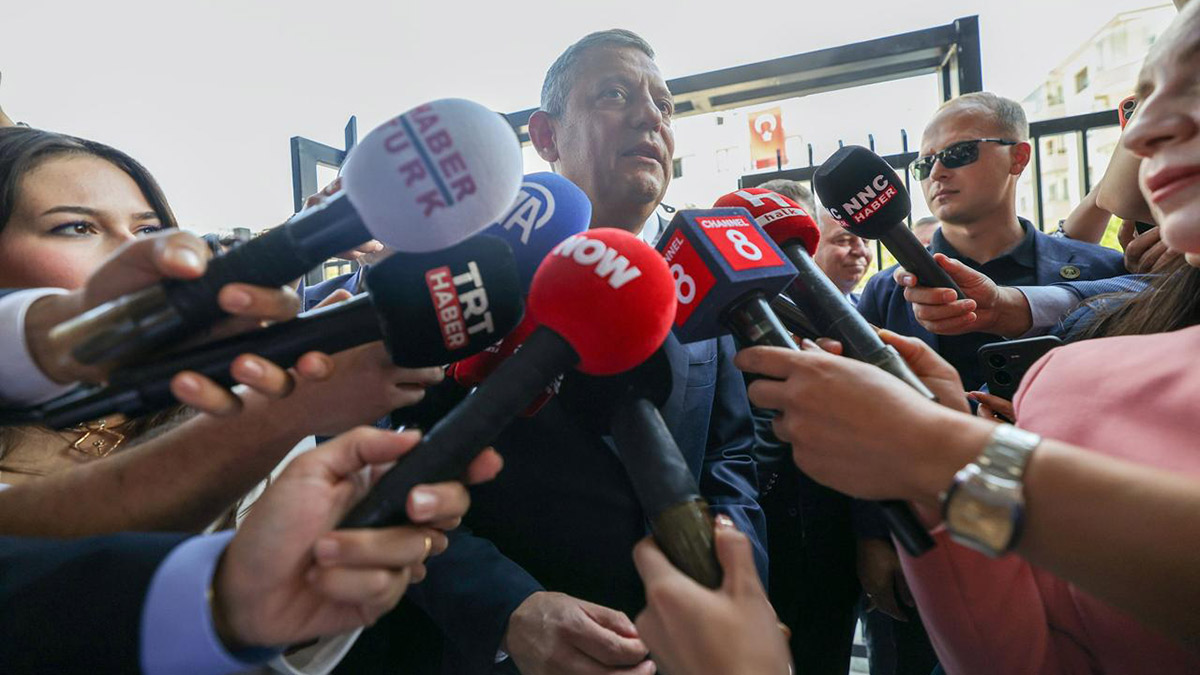 Özgür Özel YENİ Parti Genel Merkezi’ne ilk kez girdi: Seçim akşamı iktidarımızı müjdeleyeceğiz
