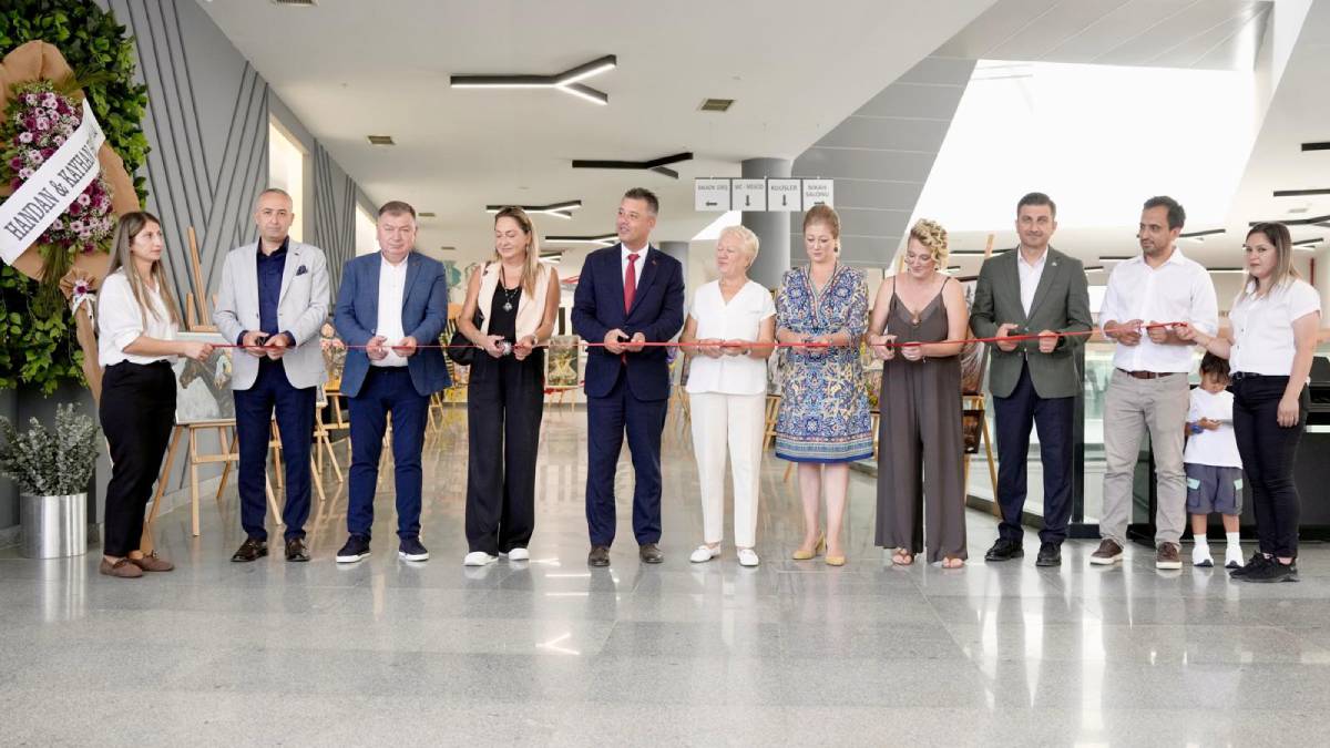 “Hayaller ve İzler" Sergisi Çorlu'da sanatseverlerle buluştu