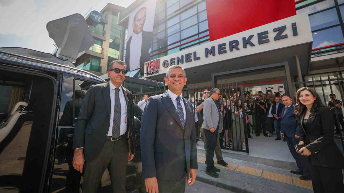 Özel’den yeni genel merkezde ilk toplantı: 18 günde 600 binden fazla üye, 539 milyon liralık bütçe
