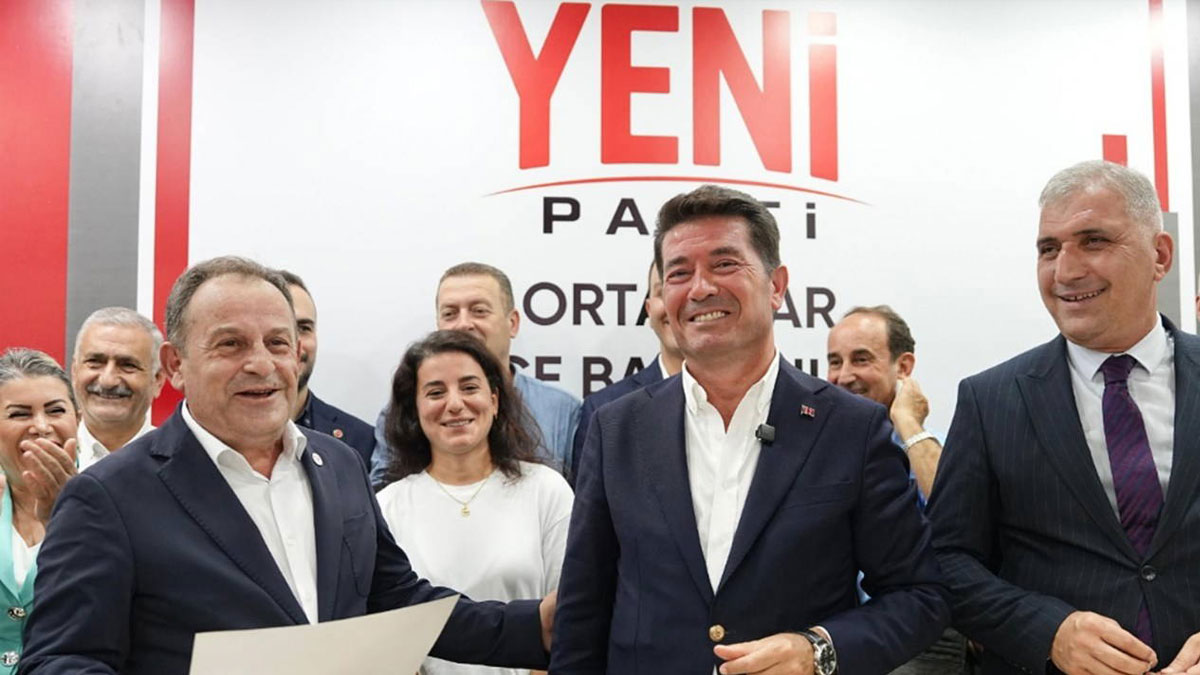 Ortahisar Belediye Başkanı Ahmet Kaya 21 meclis üyesiyle YENİ Parti’ye katıldı