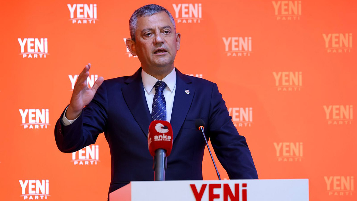 Özel’den yeni genel merkezde ilk toplantı: 18 günde 600 binden fazla üye, 539 milyon liralık bütçe