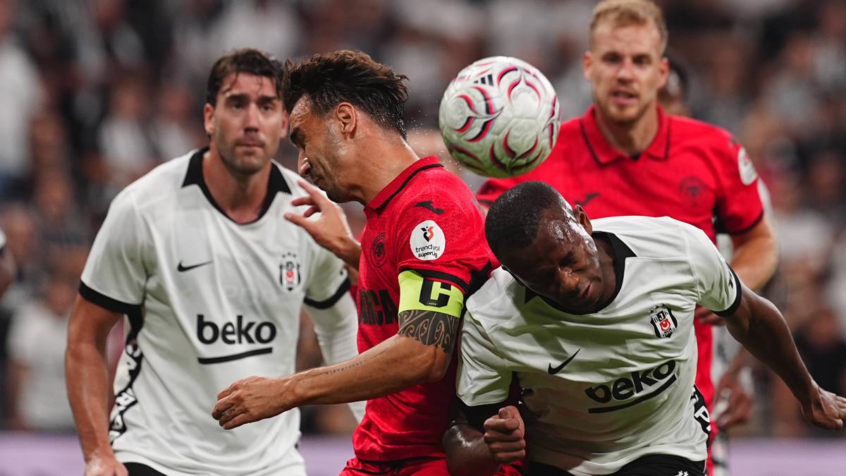 Süper Lig'de 3. hafta heyecanı- Canlı anlatım: Beşiktaş sahasında Çorum FK'yi ağırlıyor