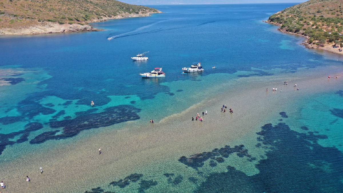 Denizin ortasında yürüyüş keyfi sunuyor! Tatilciler bu rota için Balıkesir’e akın ediyor