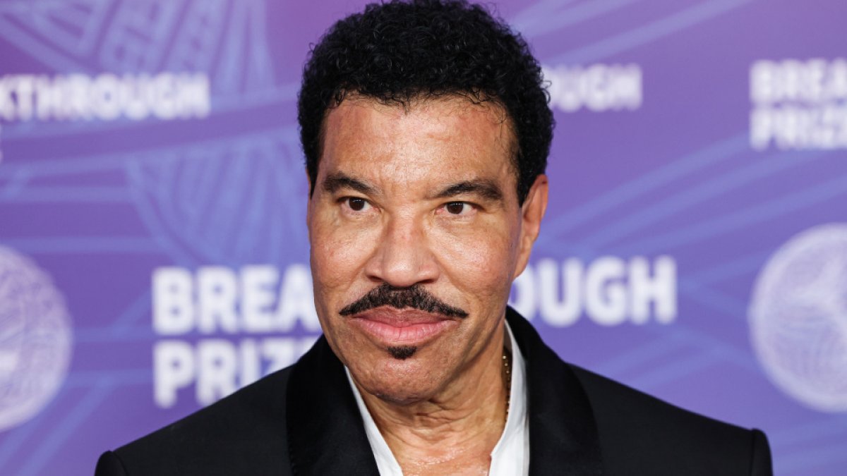 Lionel Richie konserden yoğun bakıma alındı
