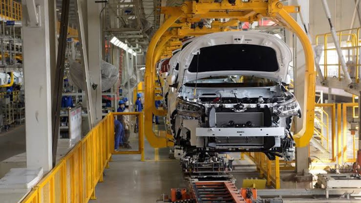 Çinli otomobil üreticileri 18 ayda yeni model çıkarmaya hazırlanıyor: Pekin güvenlik için frene bastı