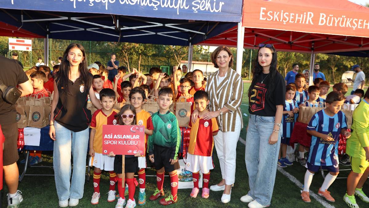 Başkan Ünlüce minik kramponların zafer coşkusuna ortak oldu