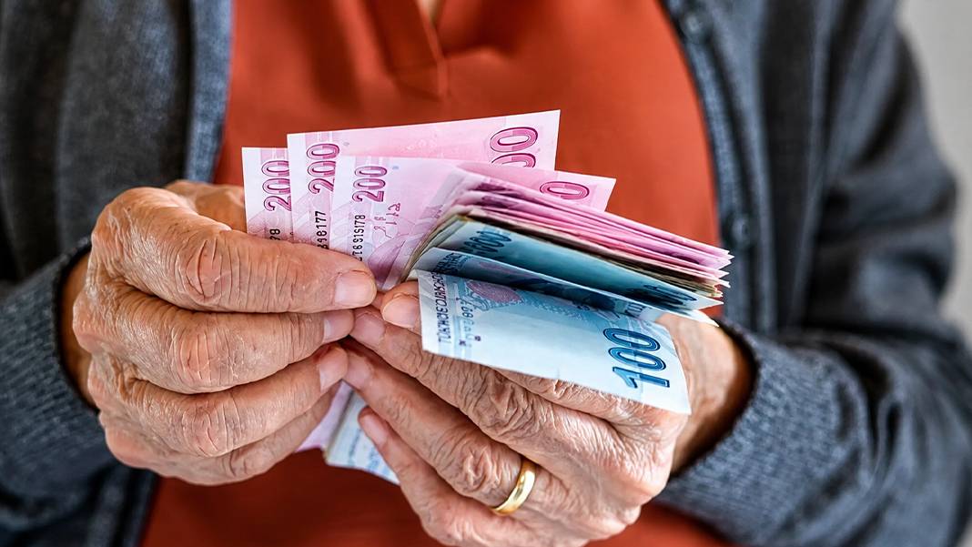 5 yıl erken emeklilik yolu açılıyor: Prim şartı 9 binden 7 bin 200 güne iniyor