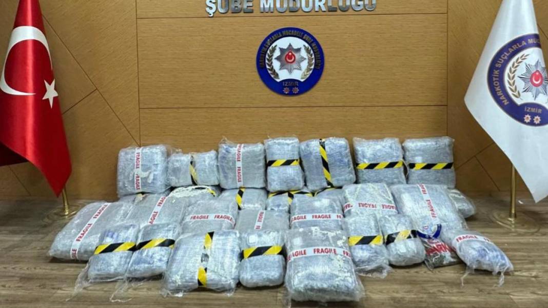 İzmir'de bir evde 80 kilo 463 gram uyuşturucu ele geçirildi