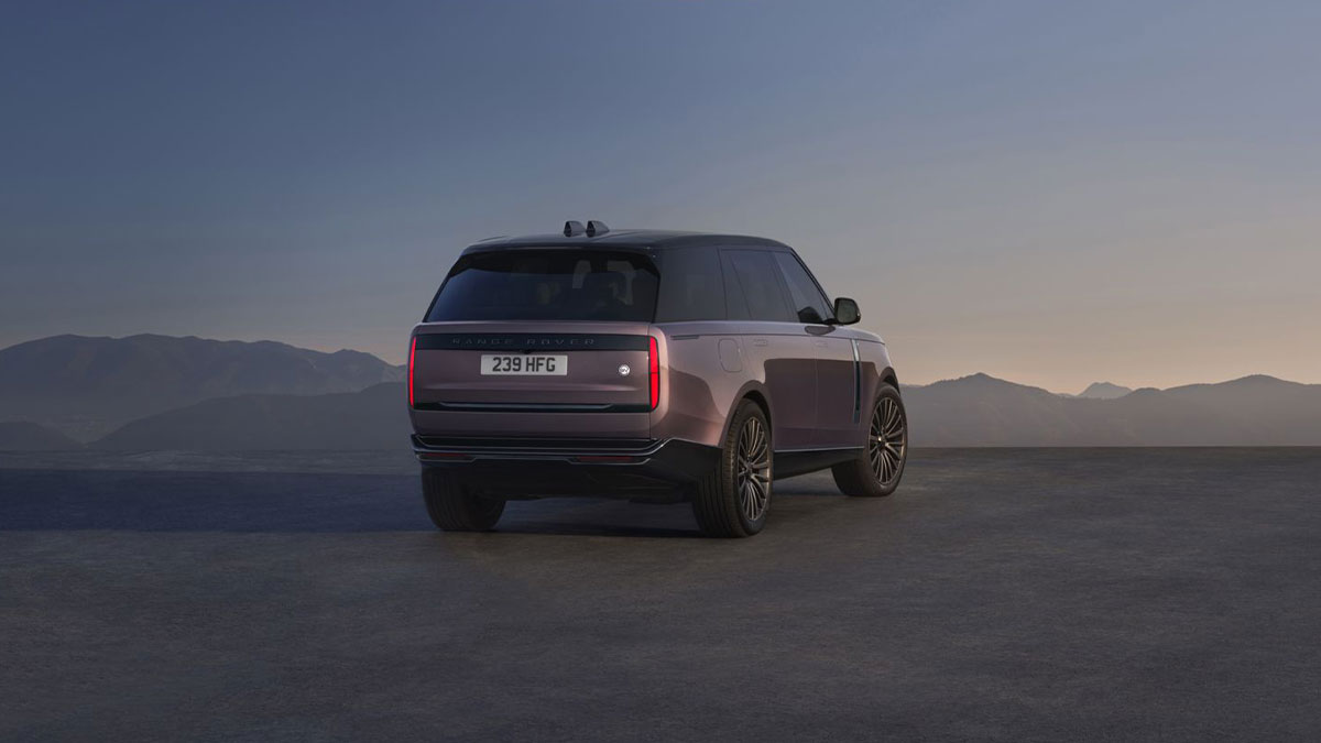 Bir yıllık gecikmenin ardından sahneye çıktı: Range Rover’ın ilk elektriklisi yollarda