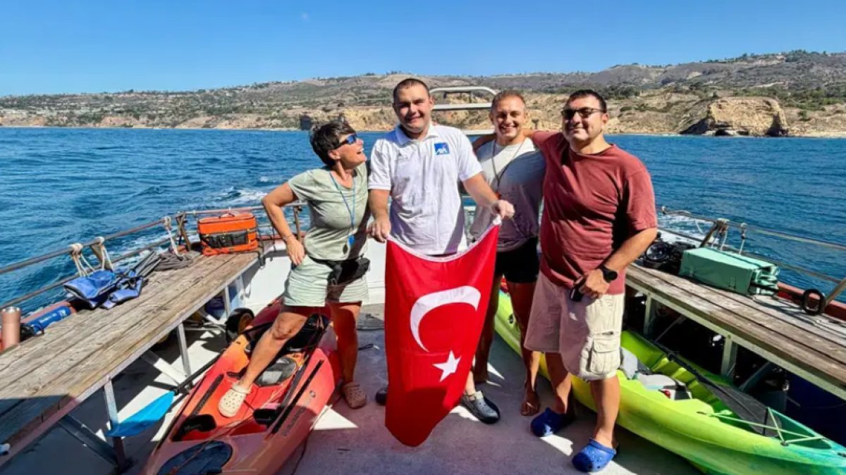 Otizmli Türk yüzücü, Catalina Kanalı'nı geçti