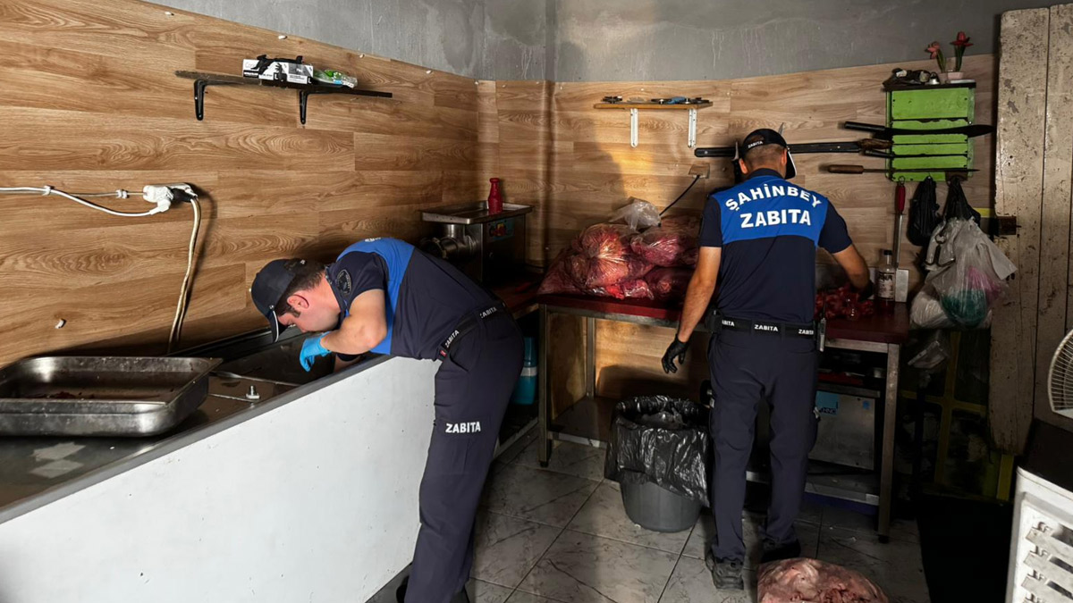 Vatandaşa yedireceklerdi! Gaziantep’te 500 kilo et ve ciğer imha edildi