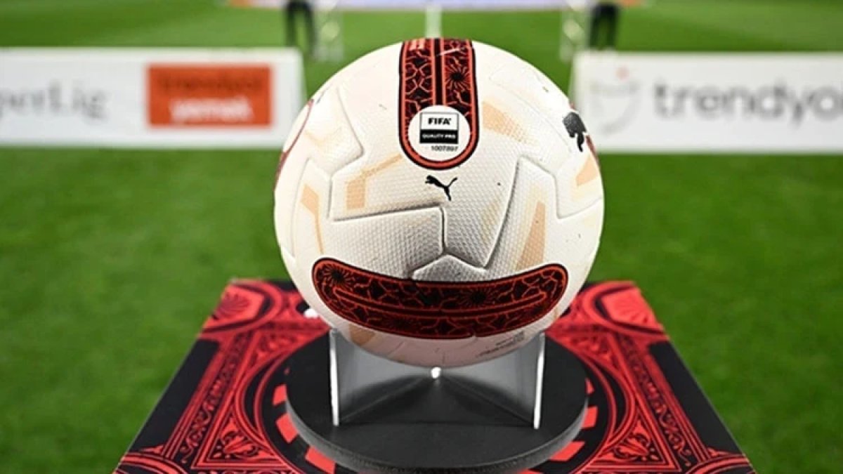 Süper Lig'de tüm dengeler altüst oldu: Yapay zeka şampiyonu ve 3 puan farkla yıkılan devi açıkladı