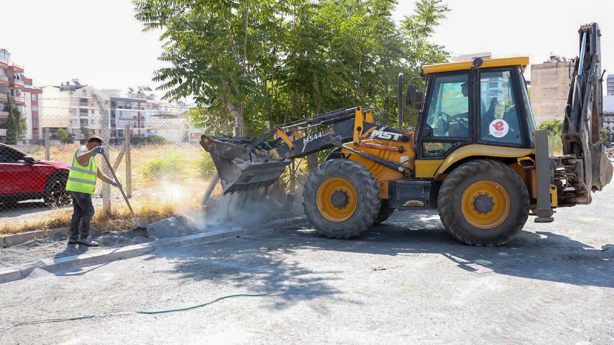 Efeler’de asfalt mesaisi devam ediyor