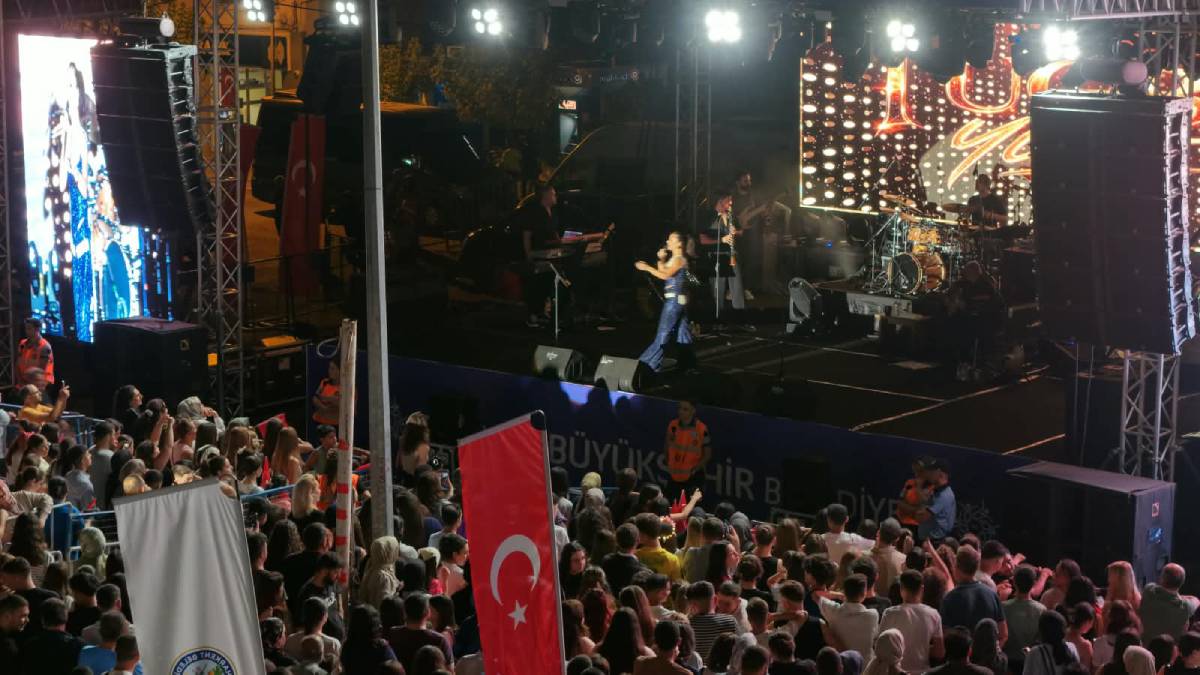 Başkan Çerçioğlu’ndan Buharkent’in düşman işgalinden kurtuluşunun 104. yılında coşkulu konser