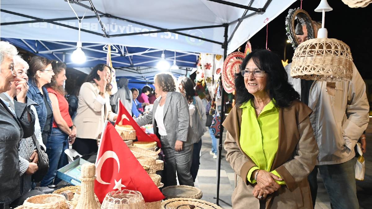 Cumhuriyet Meydanı’nda Kurtuluş Günü coşkusu devam ediyor