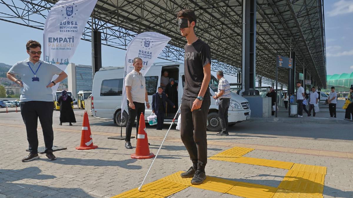 Büyükşehirden farkındalık için empati parkuru