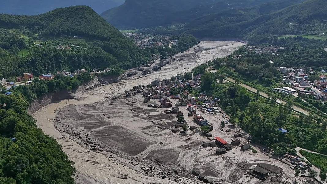 Nepal'deki selde hayatını kaybedenlerin sayısı 1342'ye çıktı