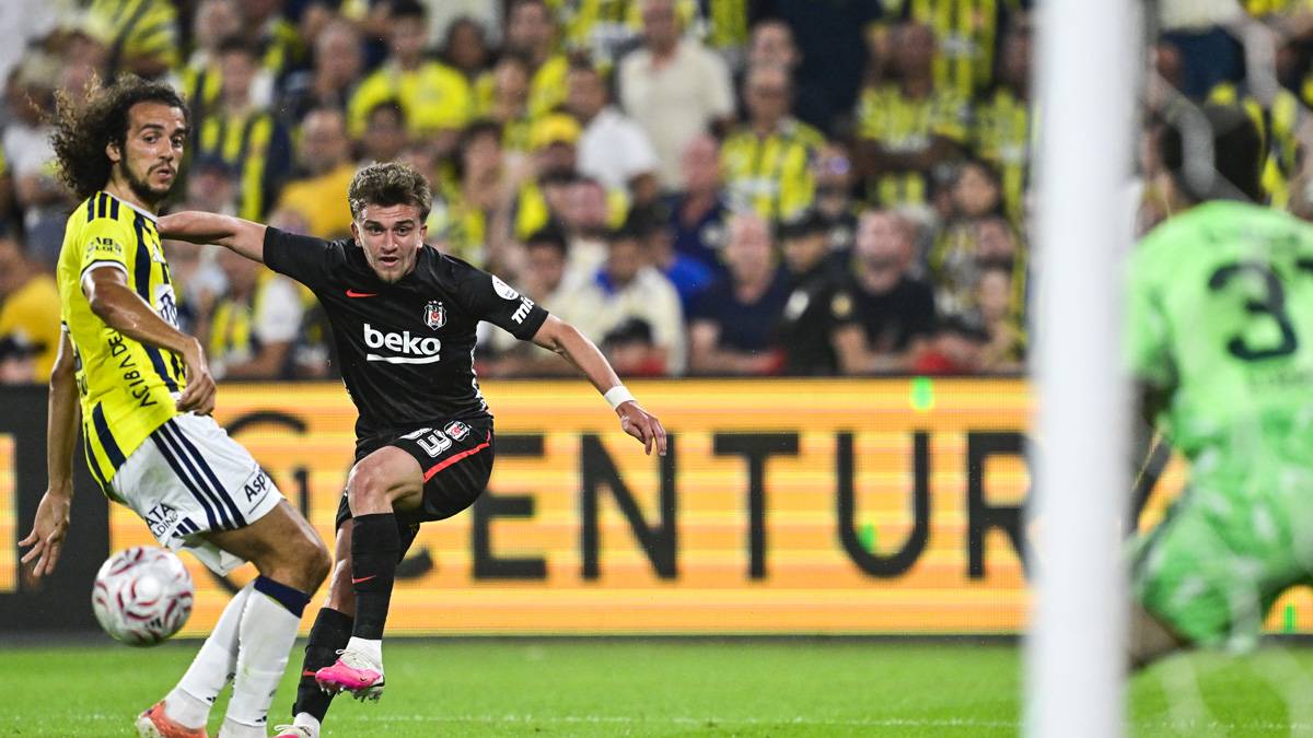 Süper Lig'de 4. hafta heyecanı canlı anlatım: Fenerbahçe, Beşiktaş'ı konuk ediyor