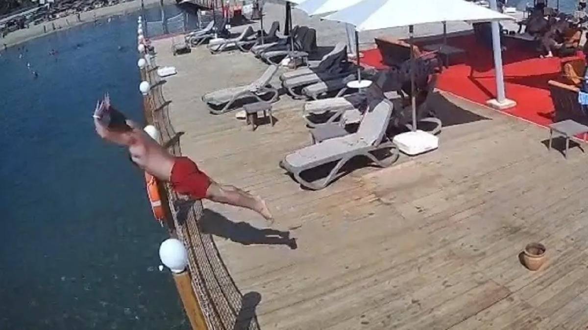 Uyarı tabelalarına rağmen iskeleden atladı, sığ suda hayatını kaybetti