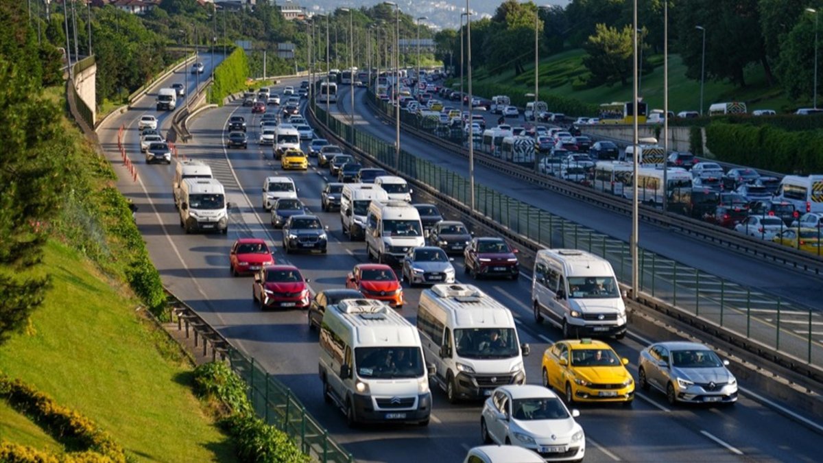İstanbul'da trafik yoğunluğu başladı