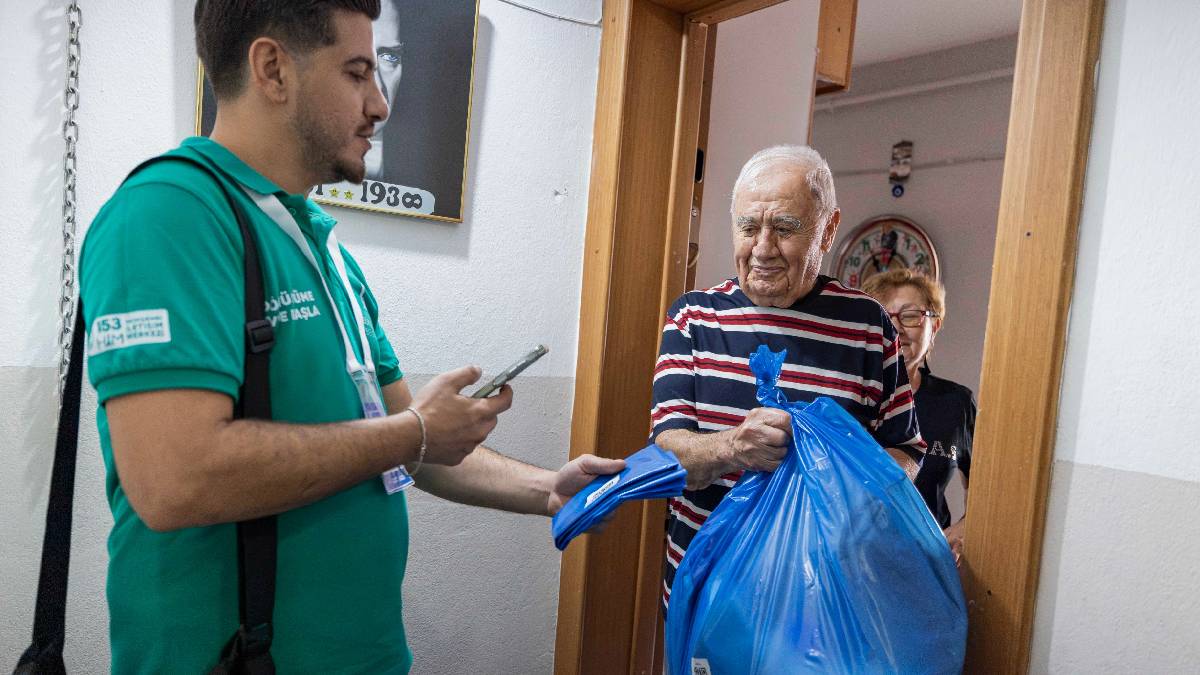 9 ilçe, 33 mahalle…İzmir Büyükşehir'in “Dönüşüme Evde Başla” projesi büyüyor