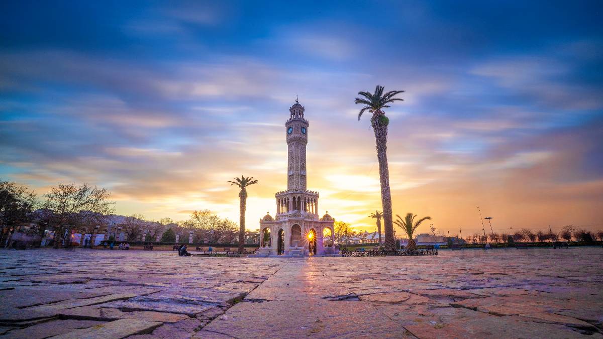 İzmir’in dijital rehberi yenilendi
