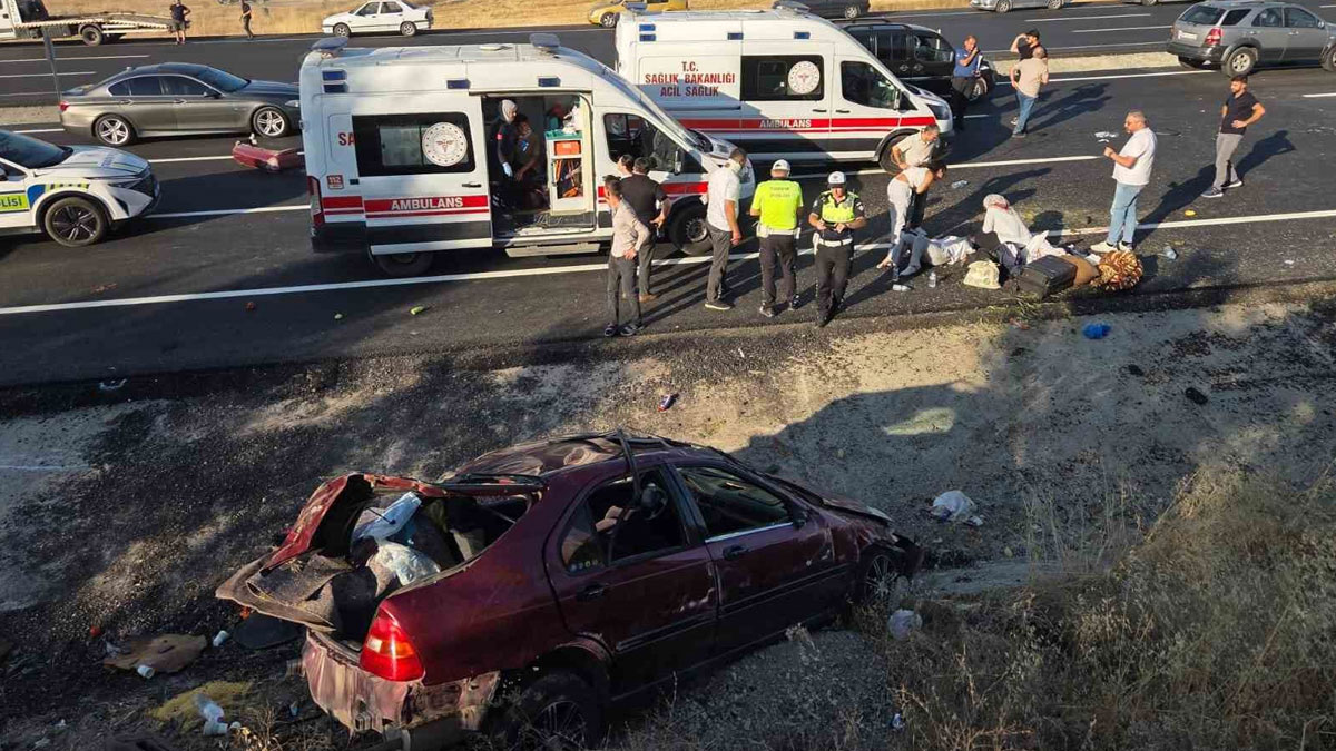 Ankara'da kontrolden çıkan otomobil karşı şeride geçti: 1 ölü, 7 yaralı