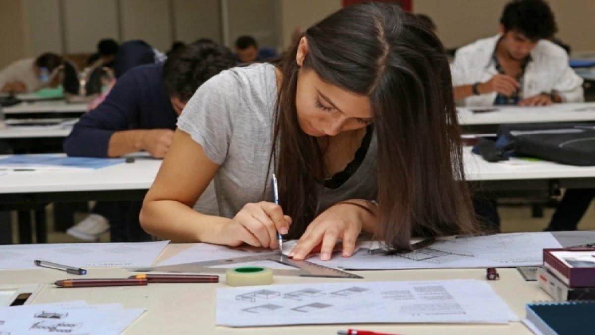 Belediyeden üniversitelilere müjde: Karşılıksız eğitim bursu için süre daralıyor